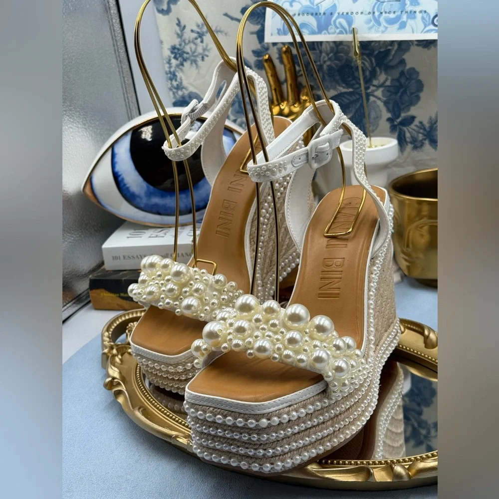 🆕 GIANNI BINI 🧿 NWOB Savanna Pearl Ornamented Platform Wedge Sandals, Sz 8.5